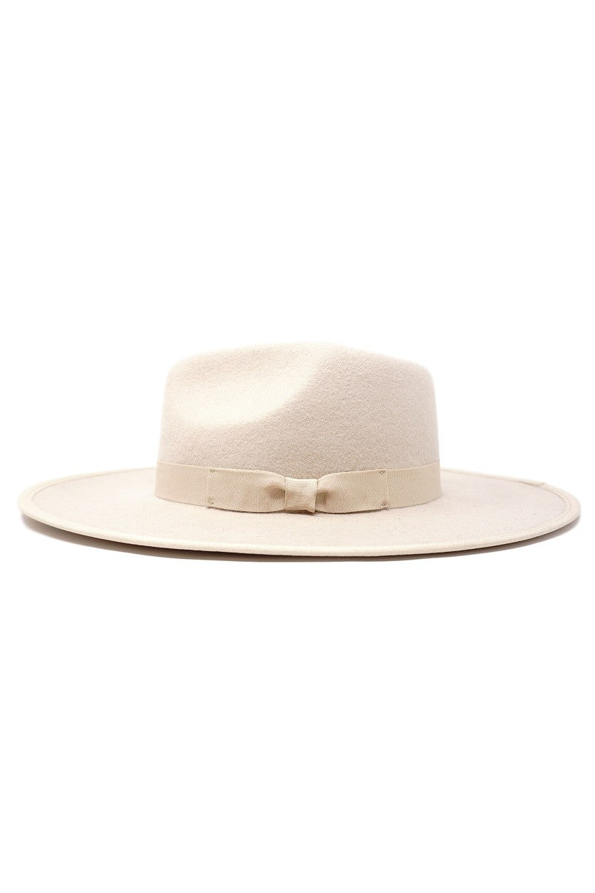 Style Suggestion: The perfect accessory to complete any outfit. Available in 4 colors. Best feature: Heavy wool material and ribbon detail around crown. If you have any questions on sizing, please email us at sweettexastreasures@gmail.com or message us on facebook or instagram @sweettexastreasuresboutique