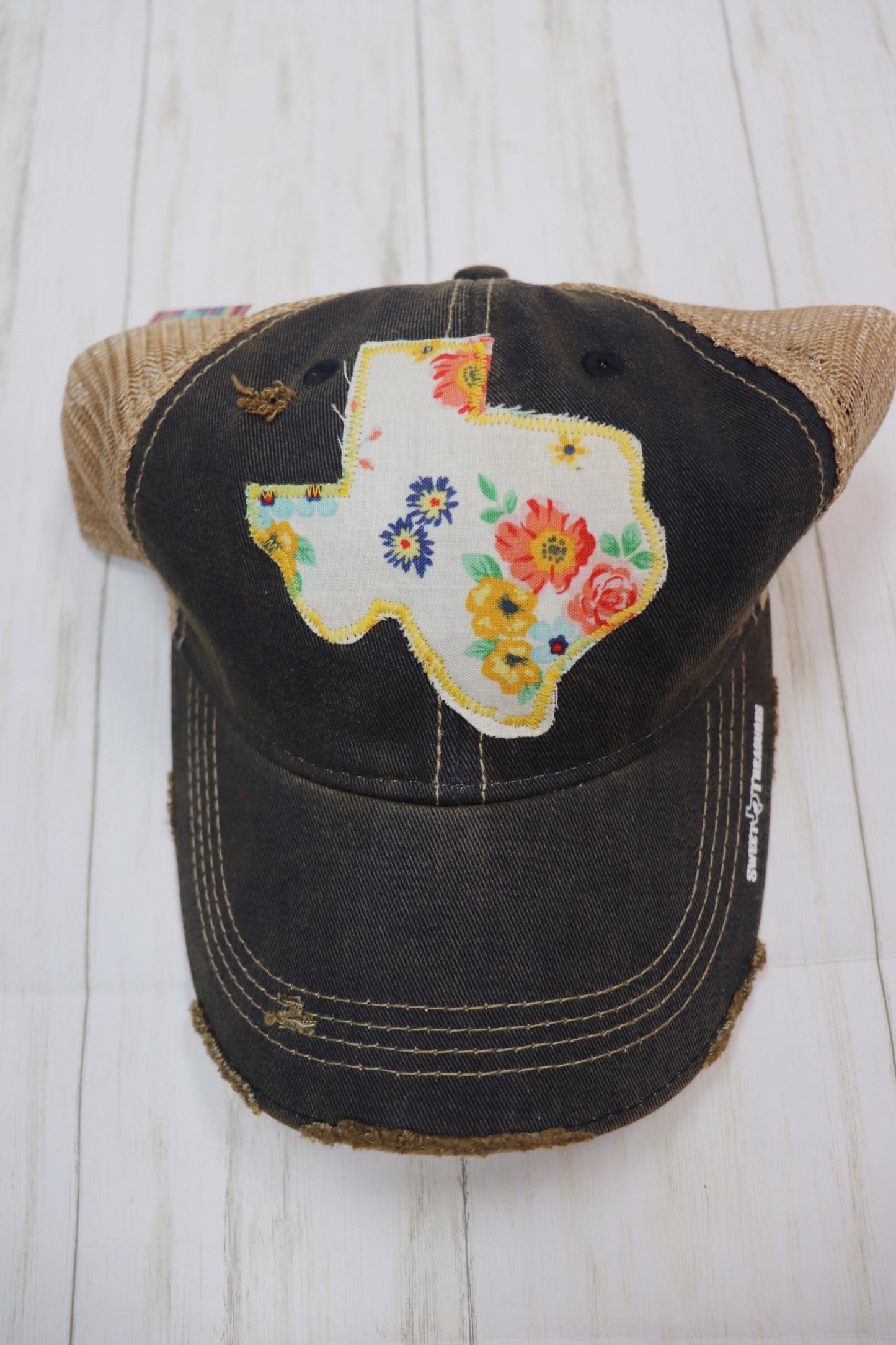 Primavera Floral Dirty Trucker Hat