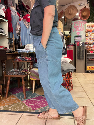 Trendy Barrel Leg Jeans – Soft Wash Oversized Pocket Denim