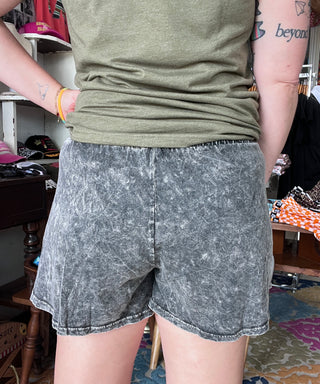 Mineral Wash Tulip Hem Skort [Washed Black]