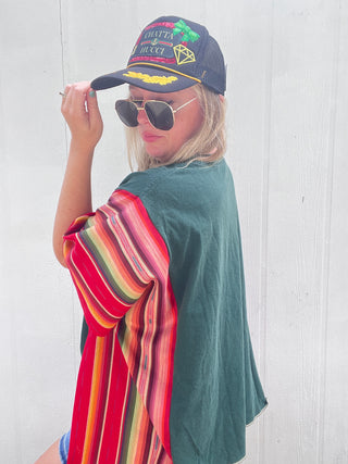 Chapeau en coton mélangé à rayures multicolores pour nouveau-né avec Chapeau en coton mélangé à rayures multicolores pour nouveau-né avec