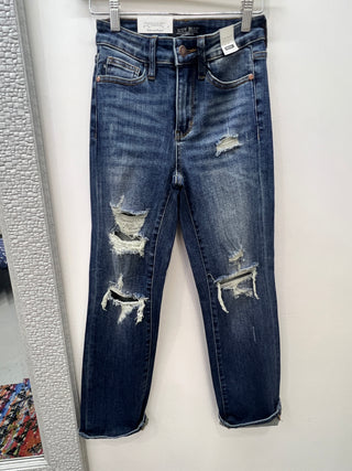 Distressed Straight Crop Leg Jean