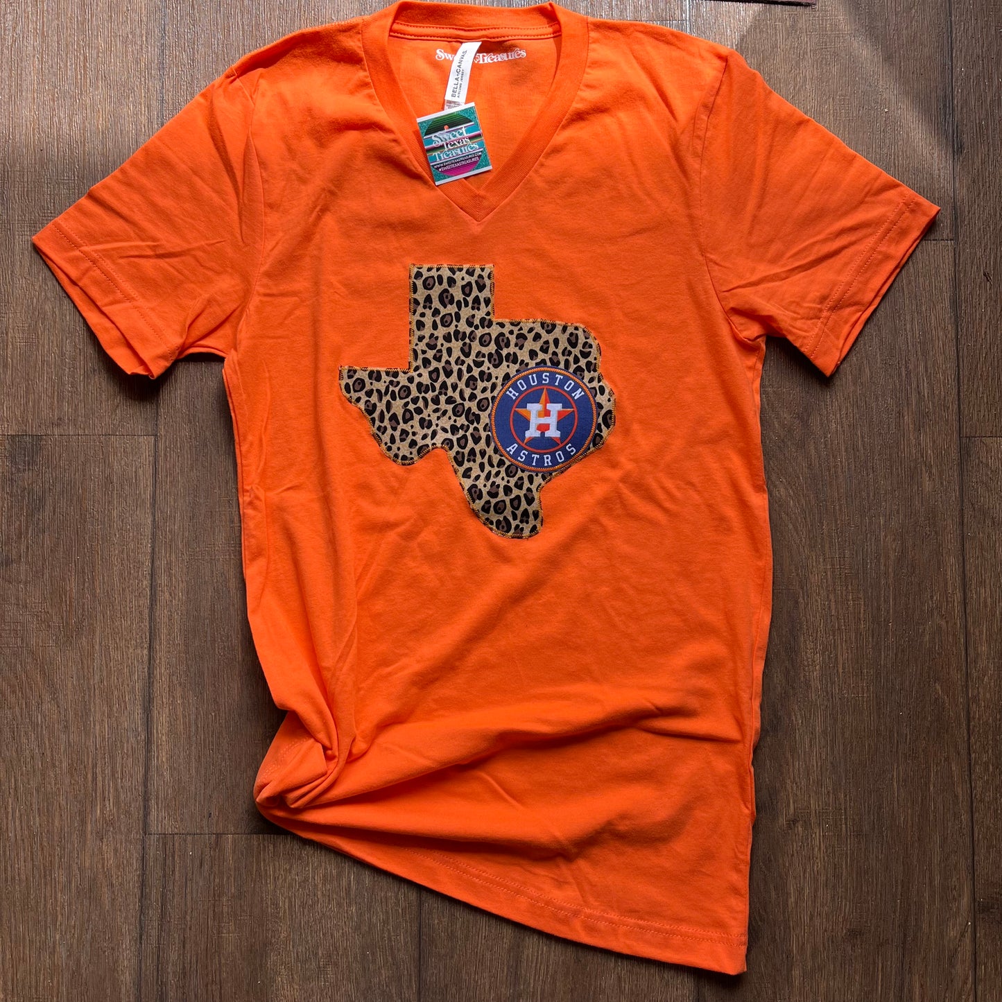 Leopard Game Day Patch V-neck Tee