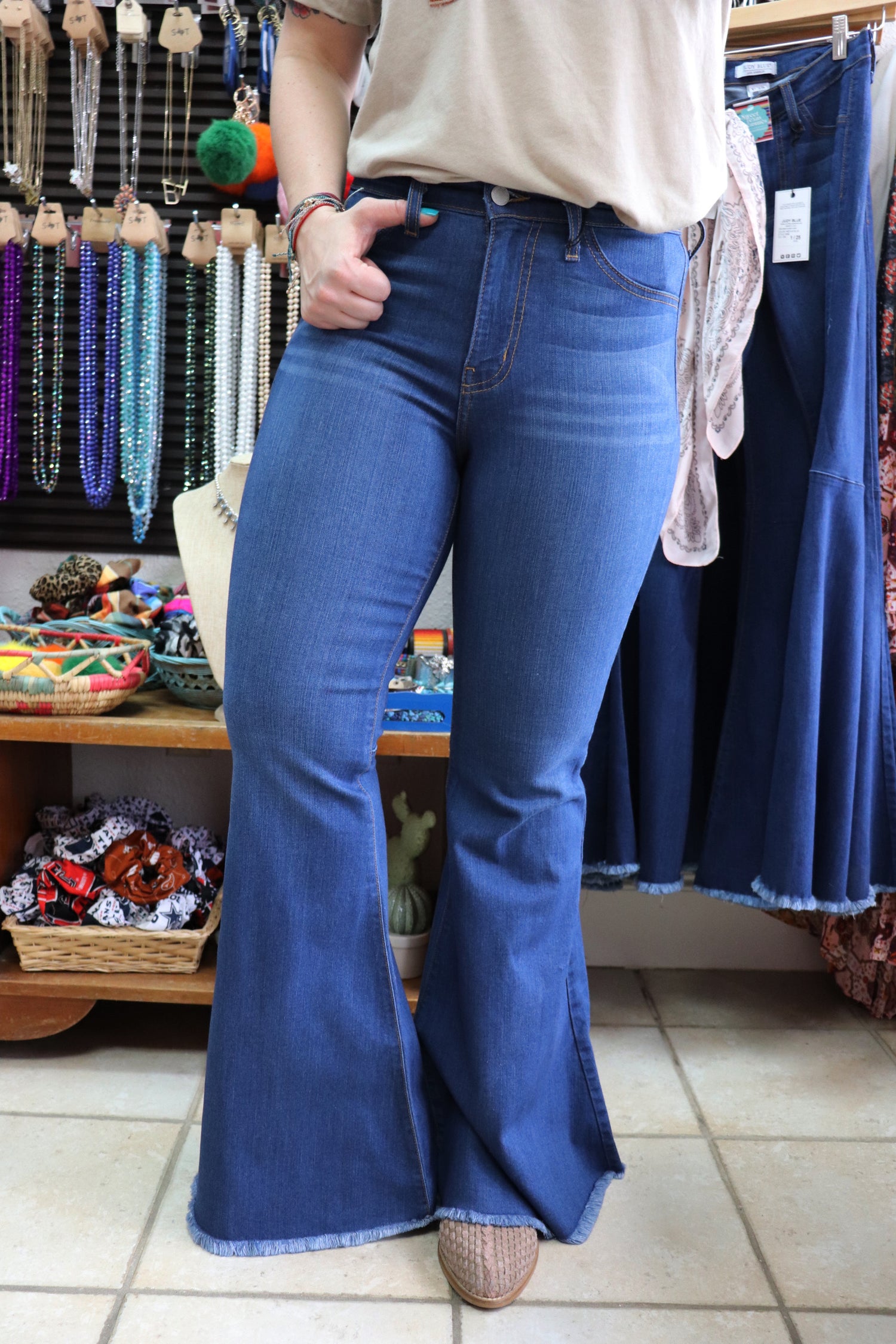 Featuring a 33 inch inseam and a raw edge, these flare jeans are a comfy fave! Style Suggestion: Pair these bells with a fun embroidered top and one of our felt hats for the perfect year round western look! Great paired with wedges or boots! Size Suggestion: 0 (24), 1 (25), 3 (26), 5 (27), 7 (28), 9 (29), 11 (30), 13 (31), 15 (32)